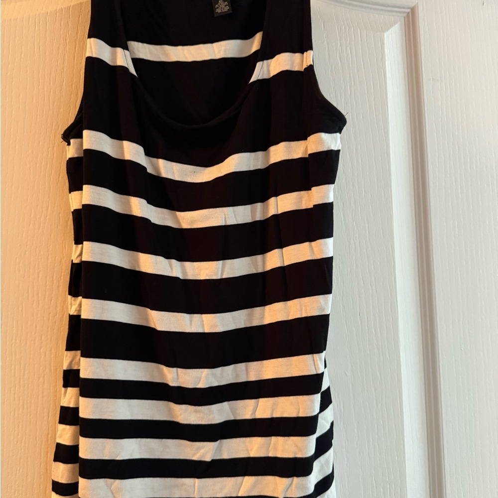 INC International Concepts Black and White Fitted Sleeveless Tank Top
